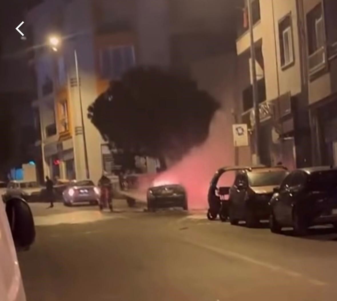Çanakkale'de yanan araç bomba gibi patladı