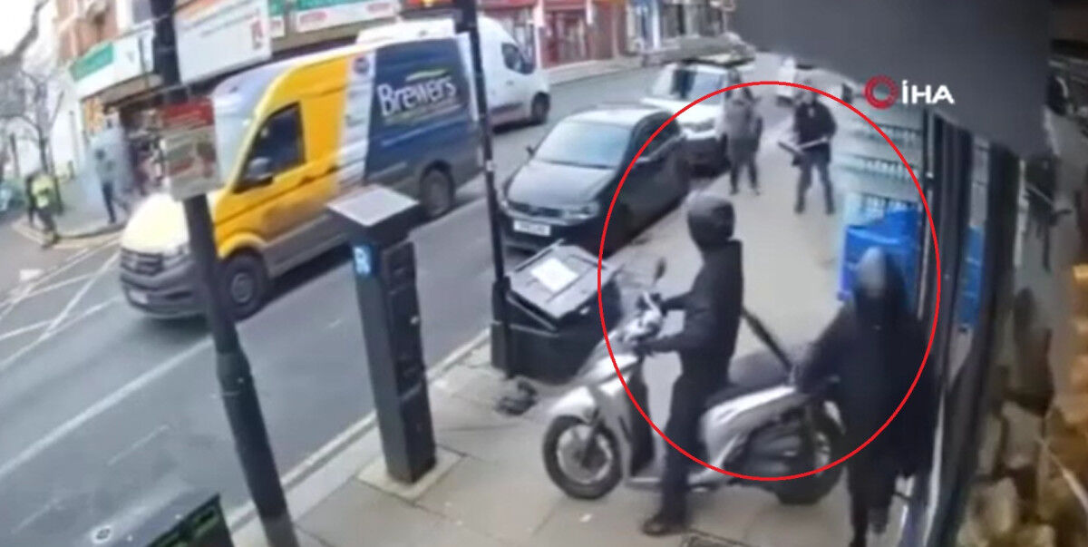 Londra’da Türk kuyumcu dükkanı palalı hırsızlar tarafından soyuldu