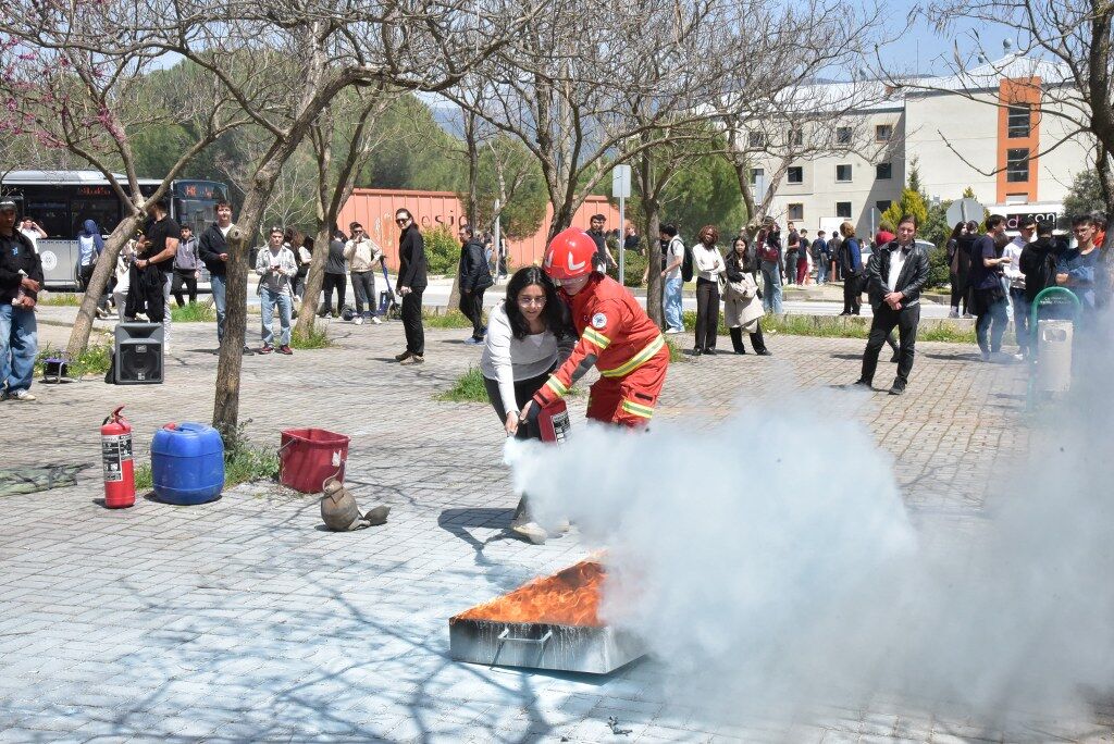 MSKÜ’de uygulamalı yangın eğitimi
