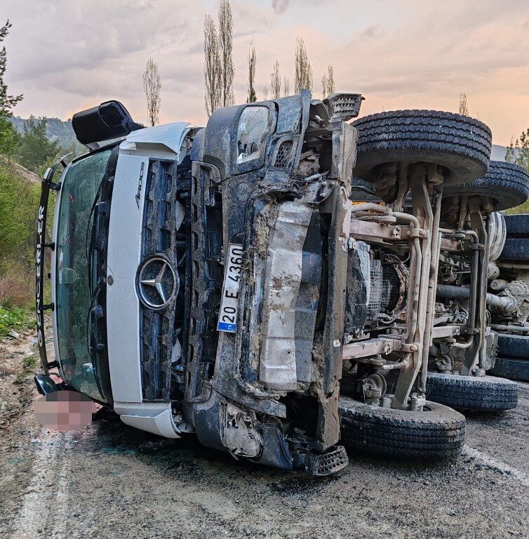 Denizlide 2 ayrı kaza: 2 ölü, 4 yaralı