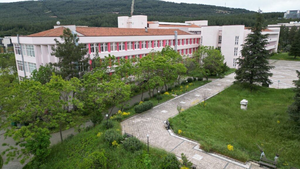 Edebiyat fakültesinde akreditasyon başarısı: 4 program tescillendi