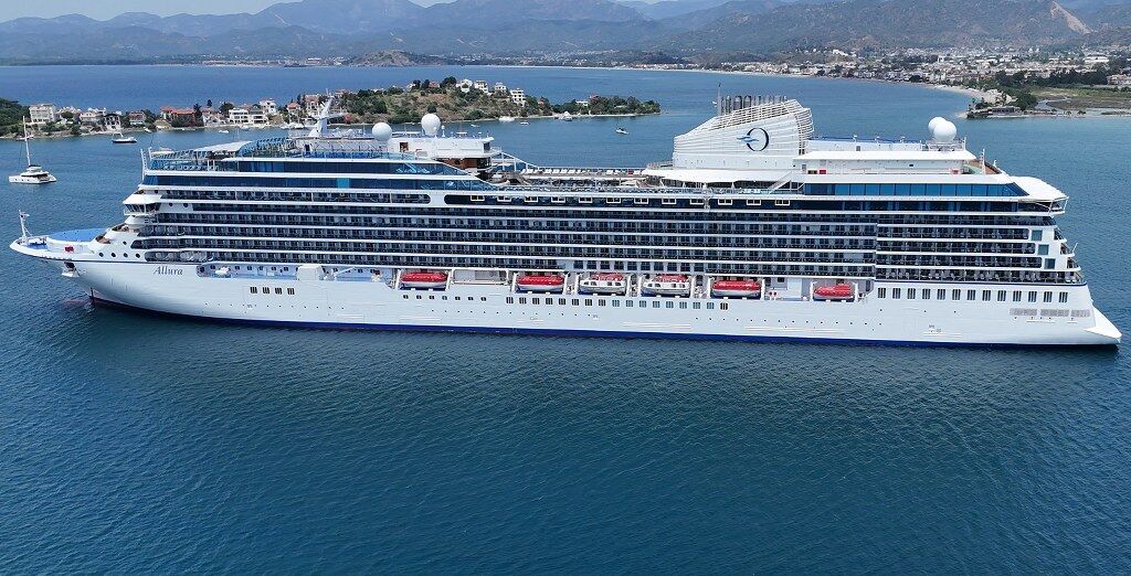 Sezonun ilk turist gemisi Allura 1160 turist getirdi
