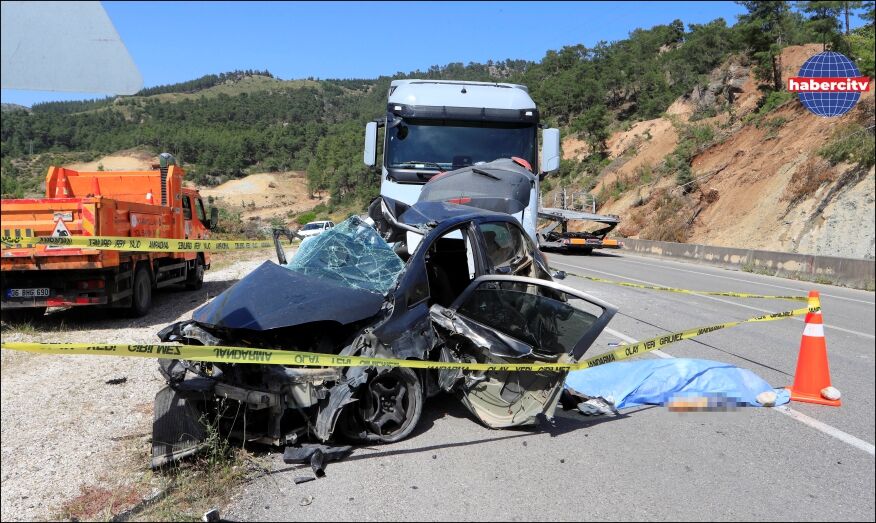 Tırla kafa kafaya çarpışan otomobildeki çift hayatını kaybetti
