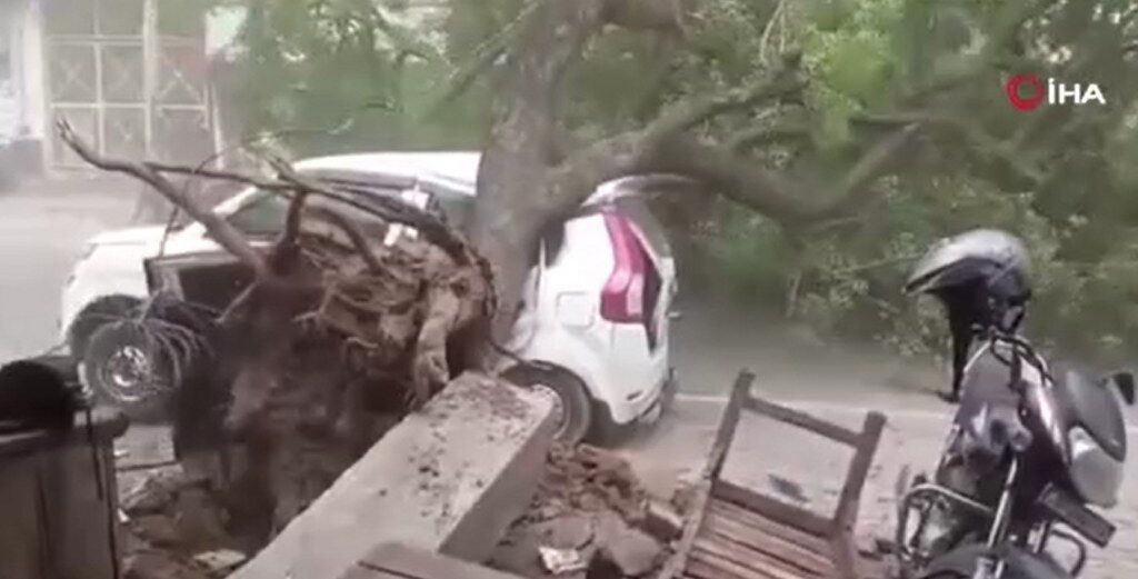 Fırtına felaketi getirdi: 111 ölü