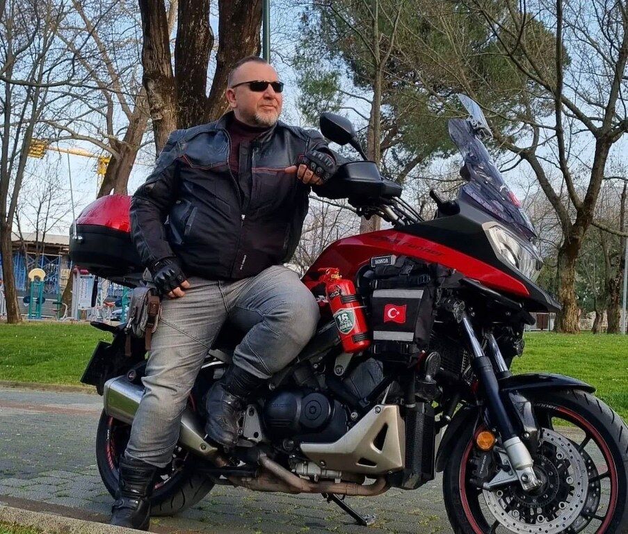 Motosiklet tutkunu sanatçı öldü, oğlu ağır yaralandı