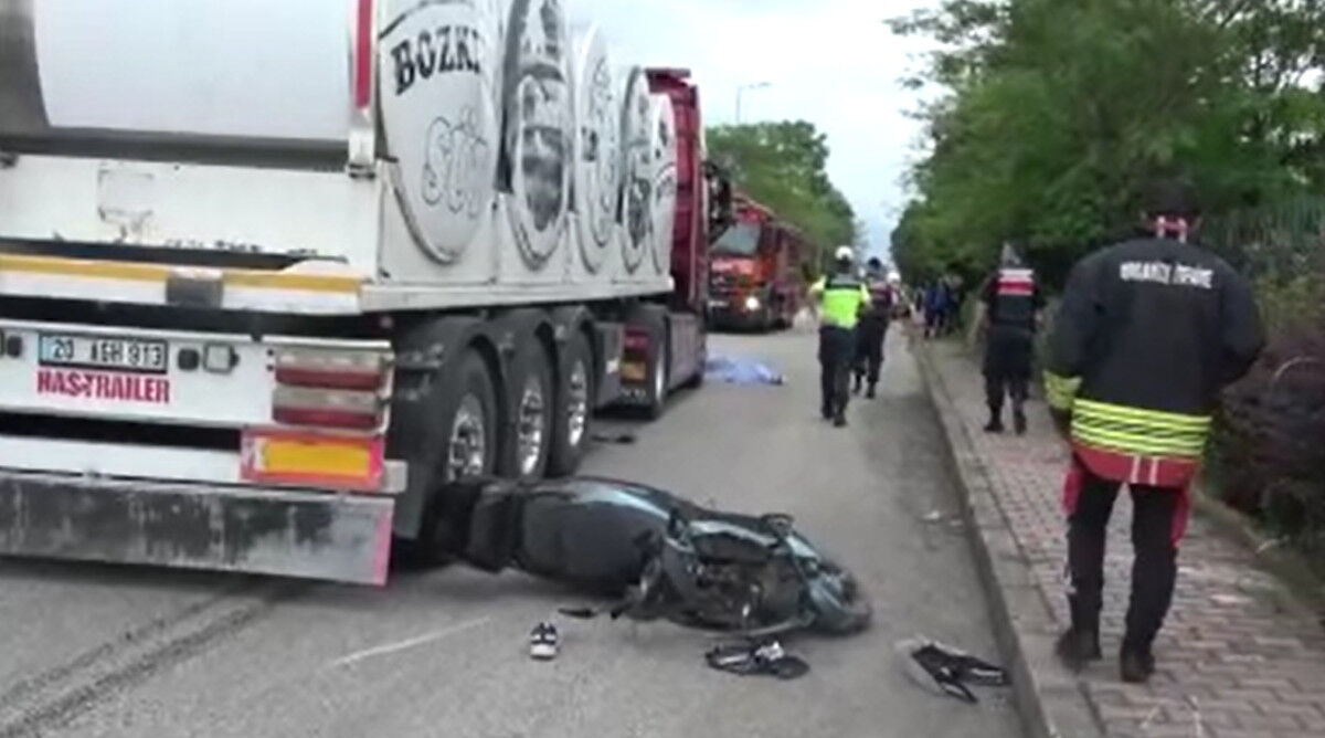 Tırın altında kalan 19 yaşındaki motosikletli genç kurtarılamadı
