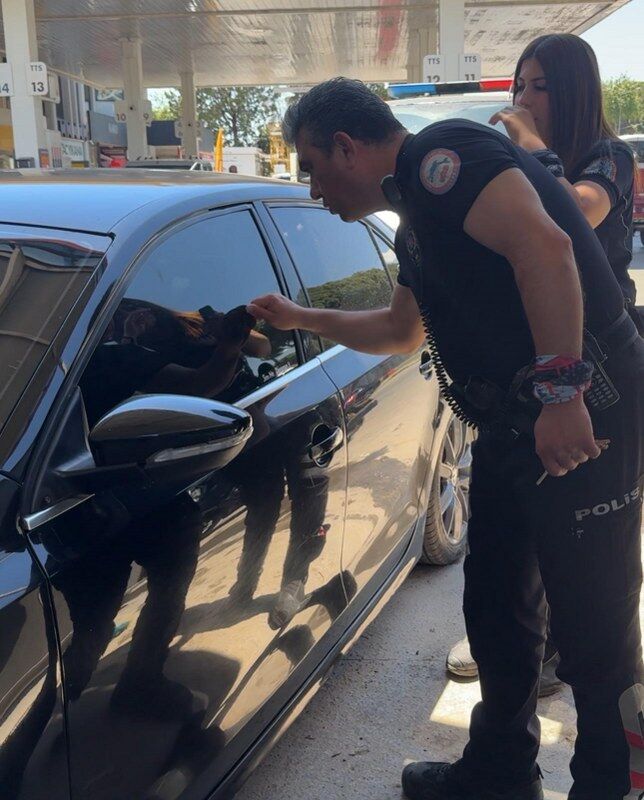 Polis uyandırmak için dakikalarca uğraştı