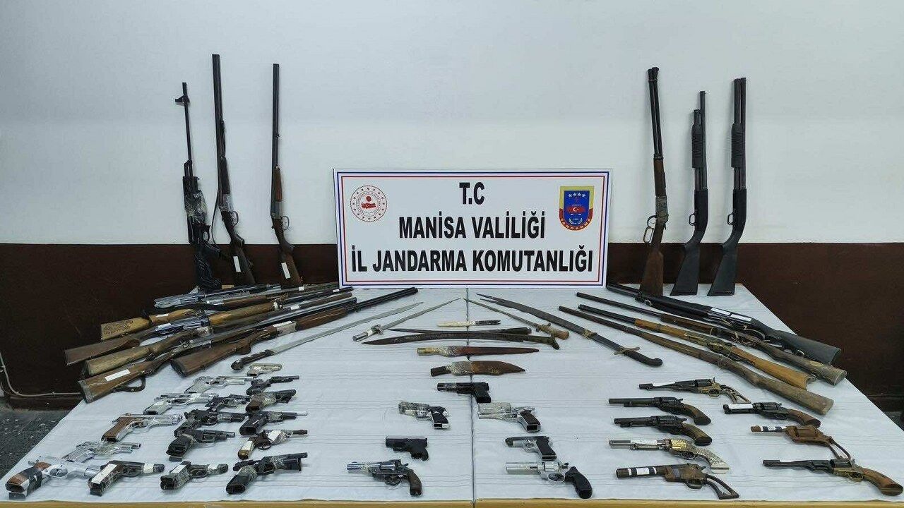 Evlerinden cephanelik çıktı