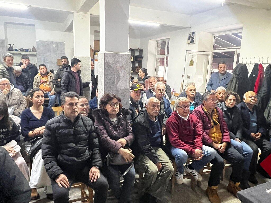 Badem üreticilerine hastalık ve zararlılarla mücadele eğitimi verildi