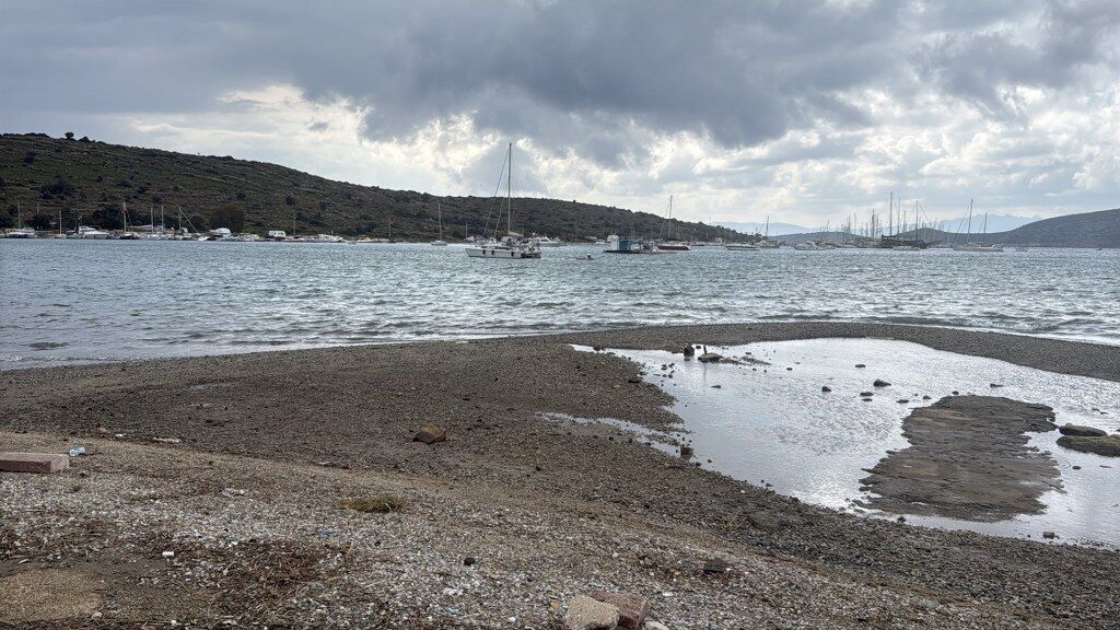 Bodrum’da deniz çekildi